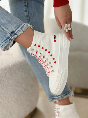 Sneakers bianche cuori rossi - codice V31