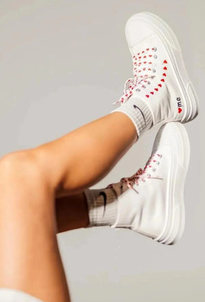 Sneakers bianche cuori rossi - codice V31